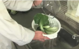 How To Wash Leafy Greens